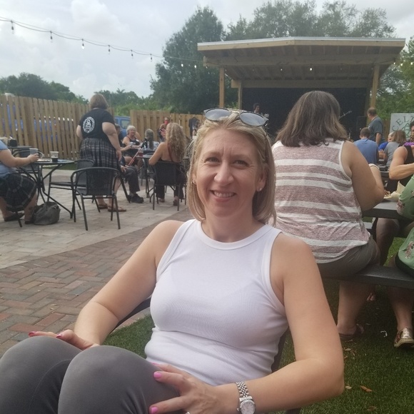 Meet your Posher, Stephanie - Picture 1 of 1